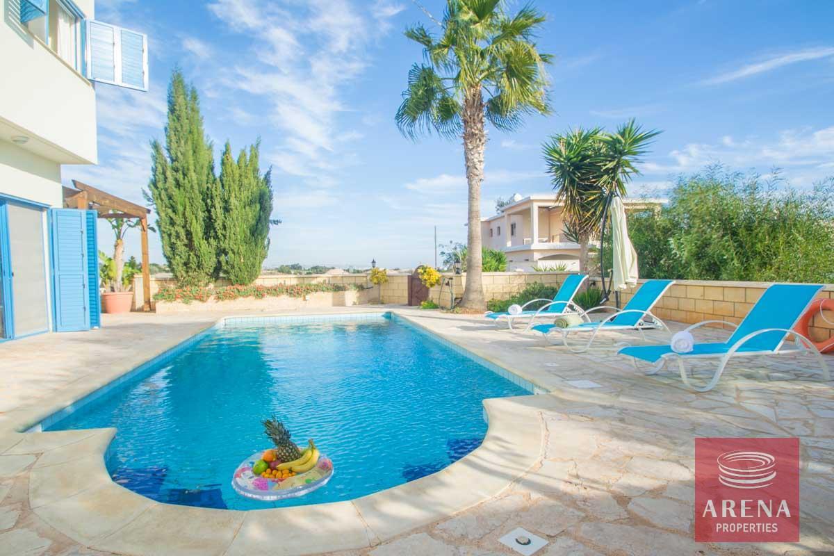 6-villa-in-ayia-thekla_0-1