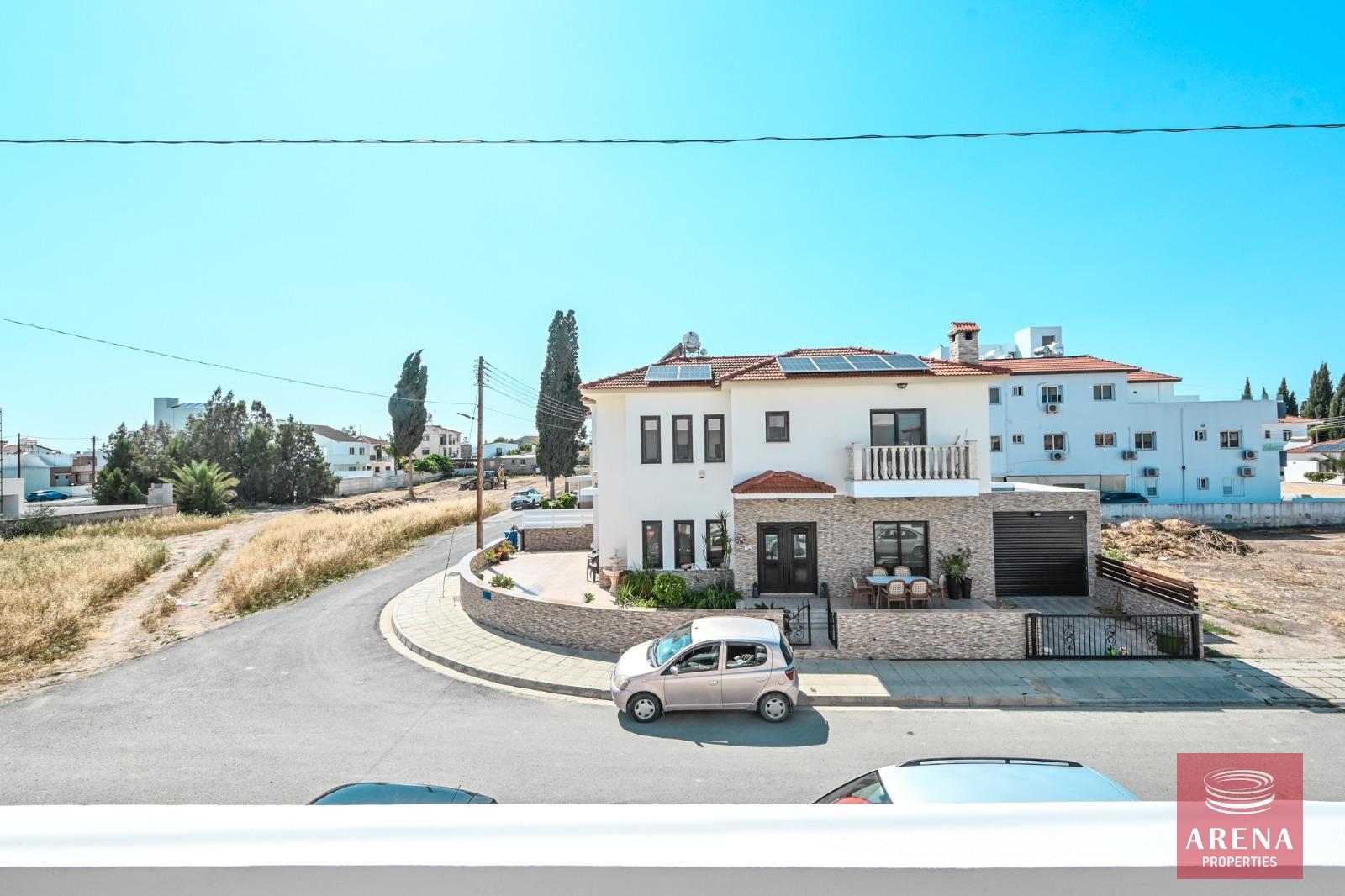 7-1-BED-APT-LIVADIA-7984-1