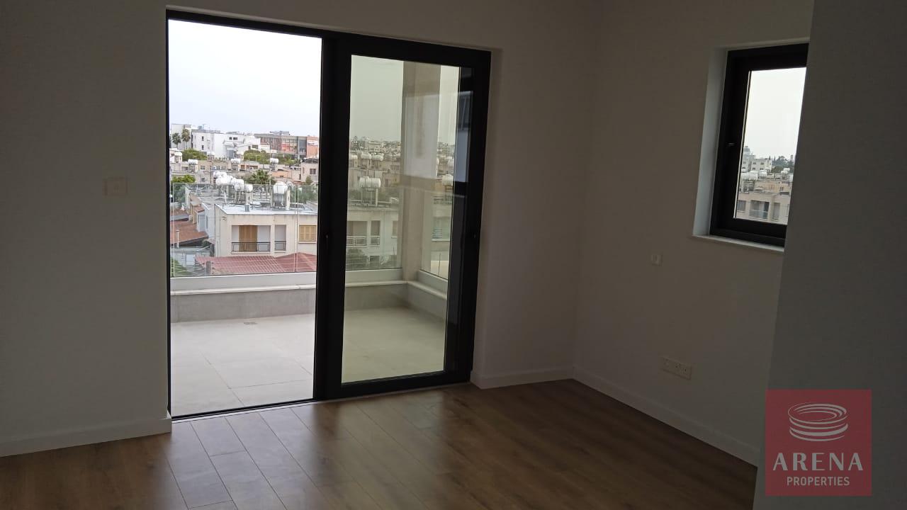 7-2-BED-APT-ARADIPPOU-9306