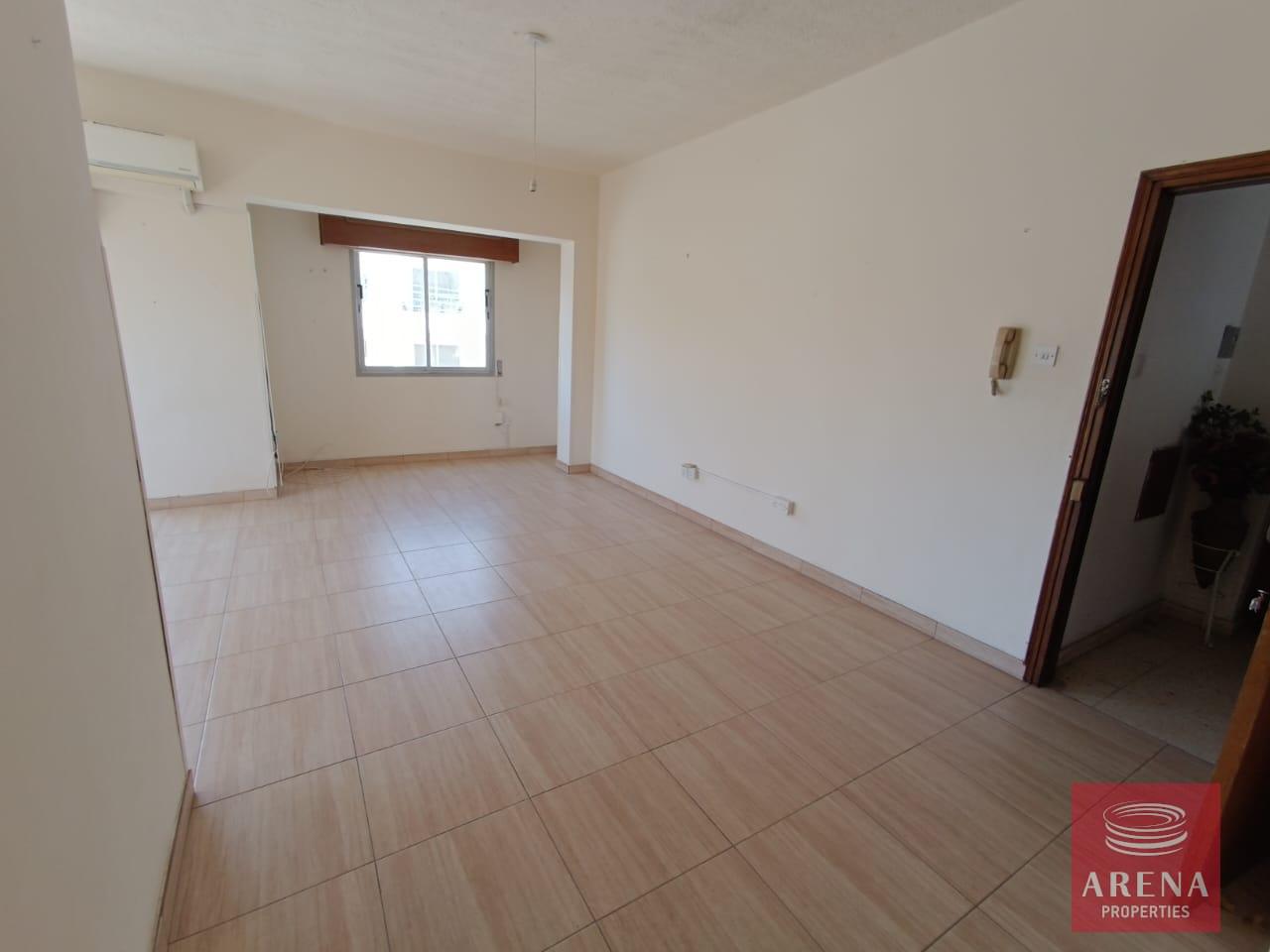 7-3-BED-APT-LARNACA-8542