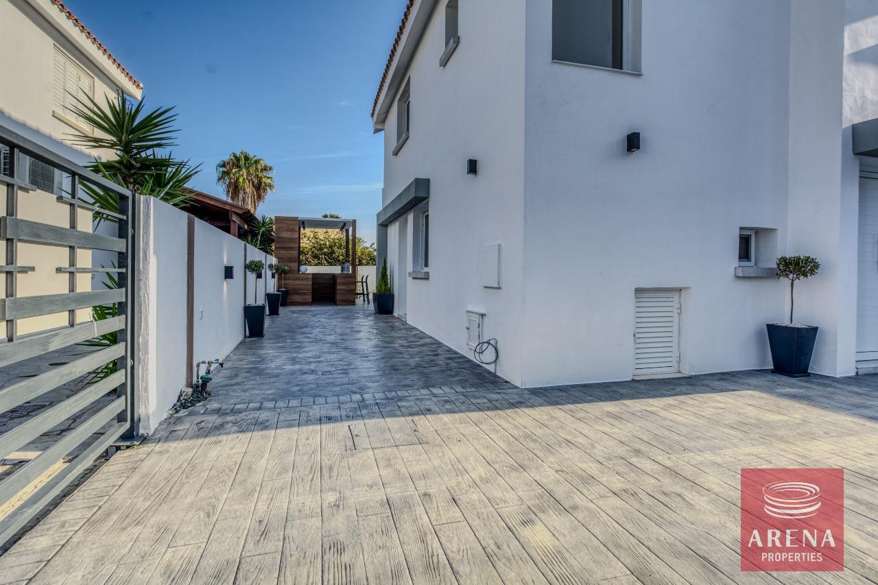 7-3-BED-VILLA-KAPPRIS-7585-1