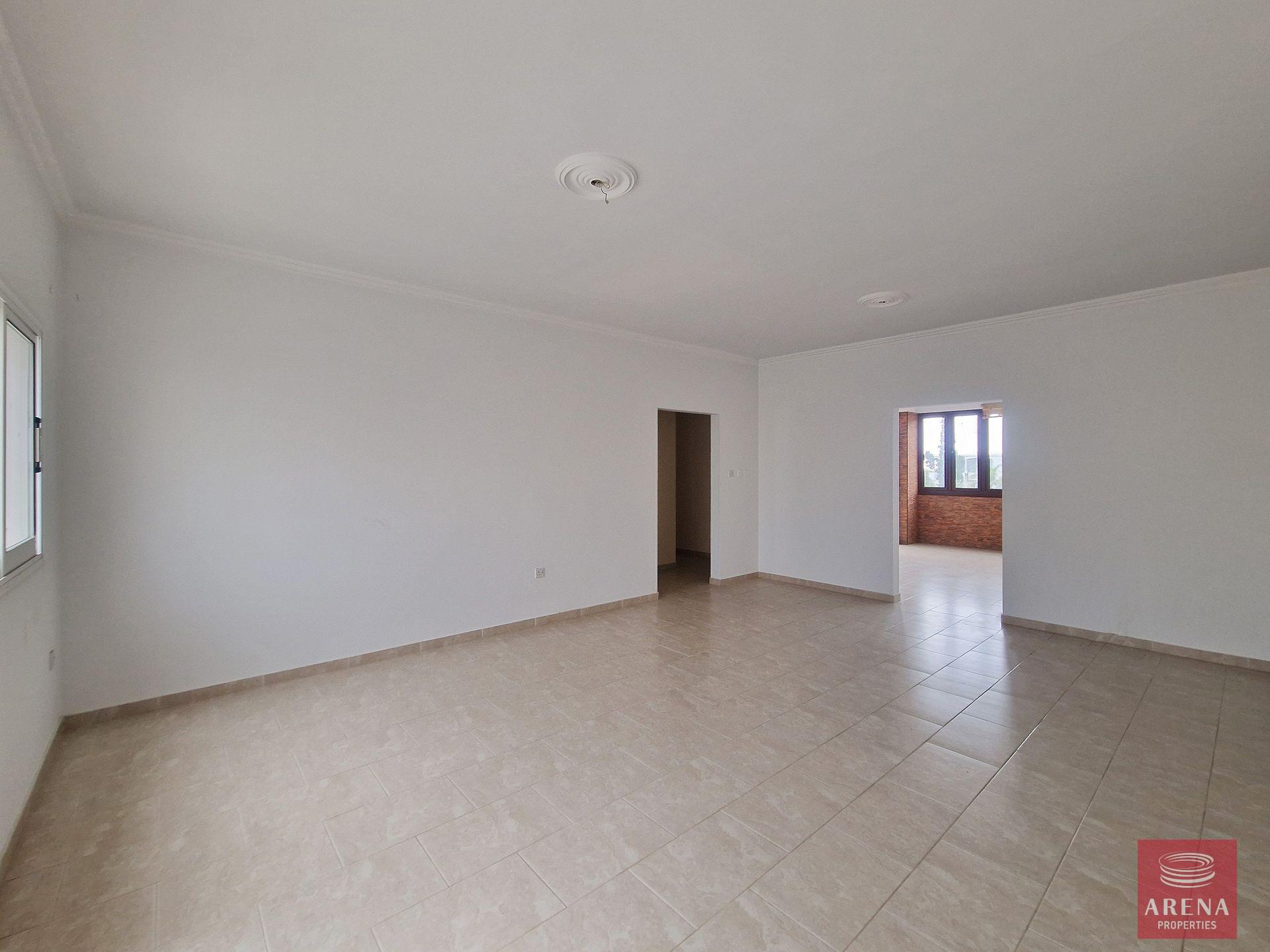 7-3-bed-apt-in-Derynia-7014