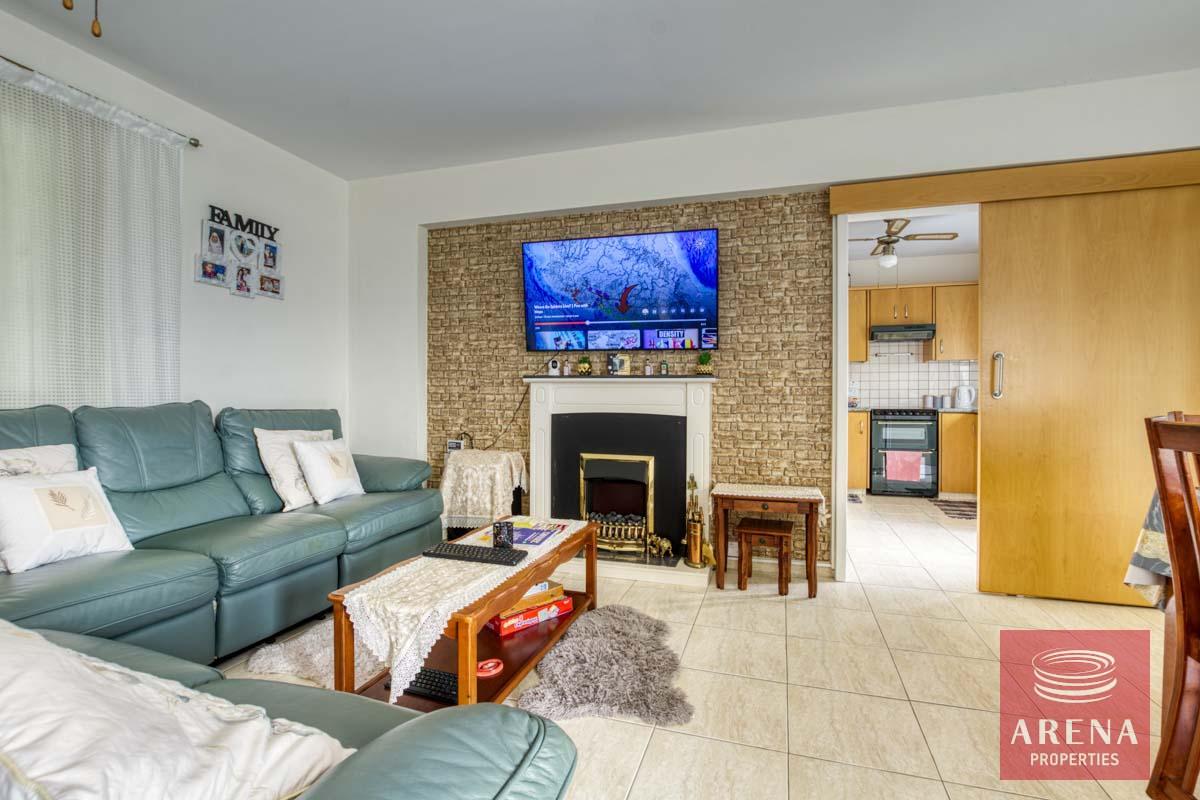 7-3-bed-apt-in-paralimni-8405