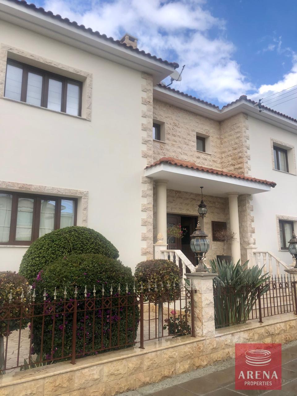 7-4-BED-VILLA-IN-DEKELIA-8422