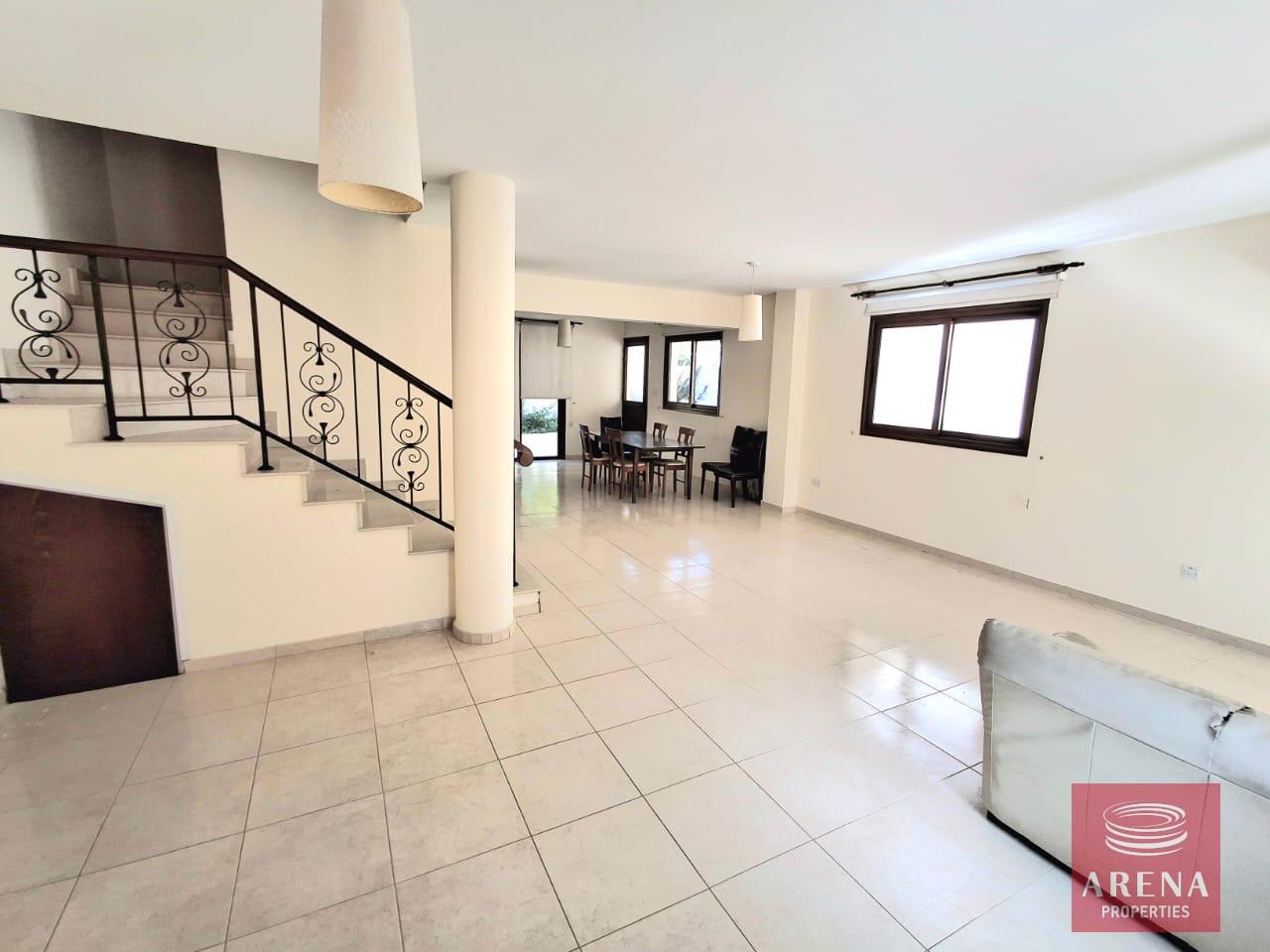 7-4-bed-villa-in-alethriko-9072