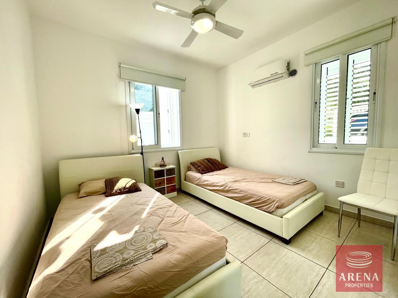 7-APT-IN-PROTARAS-9256