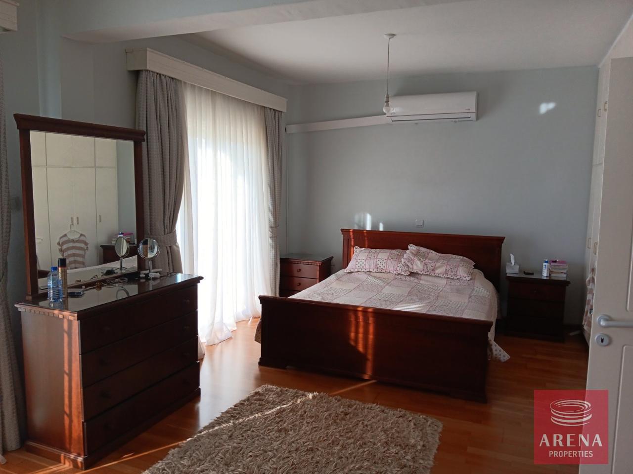 7-HOUSES-IN-KRASA-8220