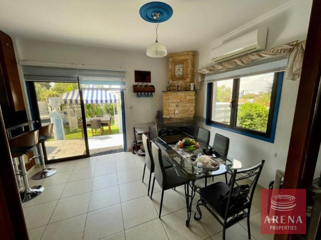7-VILLA-IN-LIVADIA-7744