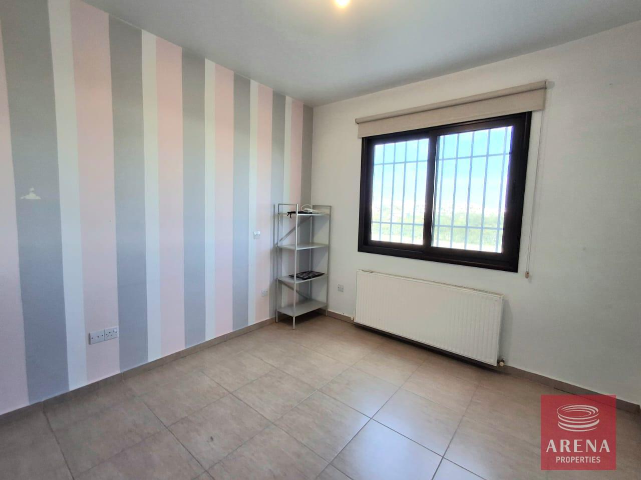 8-2-BED-APT-LIVADIA-9065