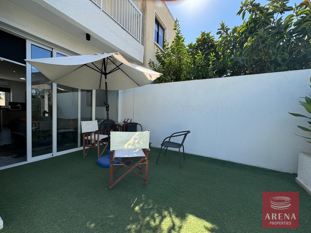 8-2-BED-APT-PARALIMNI-6217