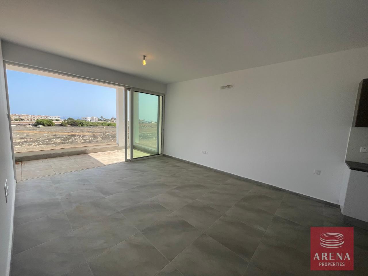 8-2-BED-APT-PARALIMNI-8455