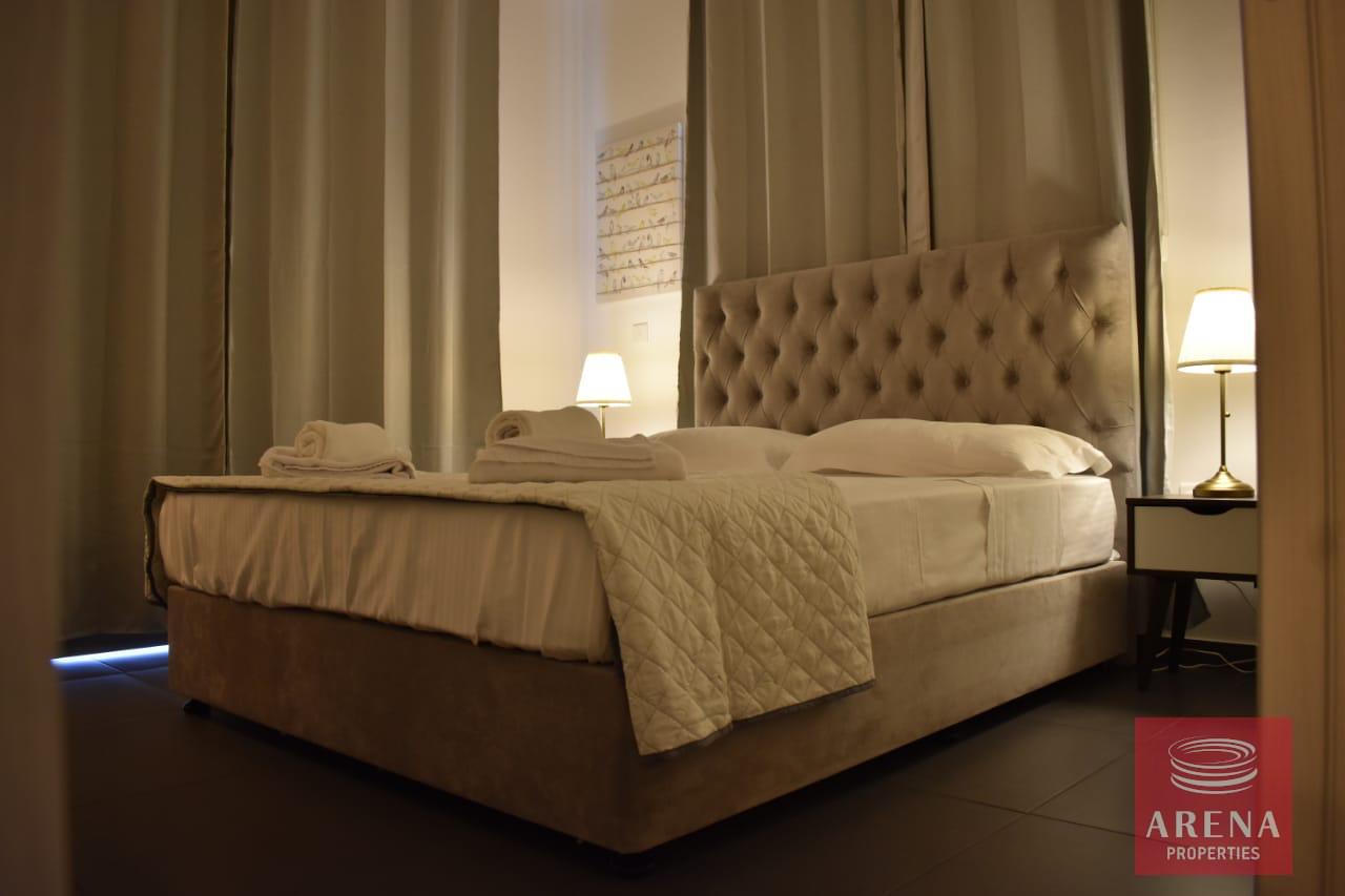 8-2-BED-APT-RENT-KAPAPRIS-9300