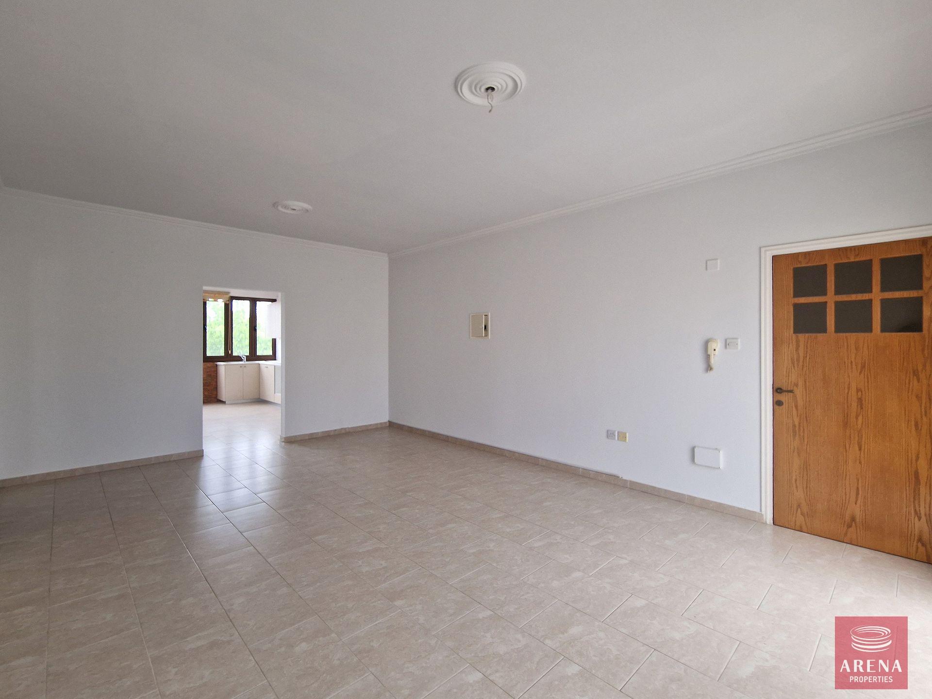 8-3-bed-apt-in-Derynia-7014