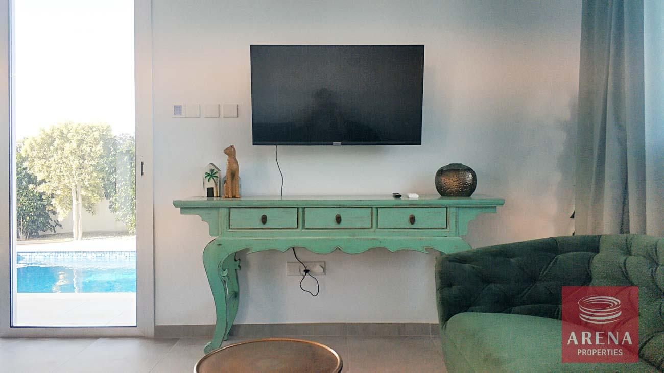 8-3-bed-luxury-villa-for-rent-5924-1