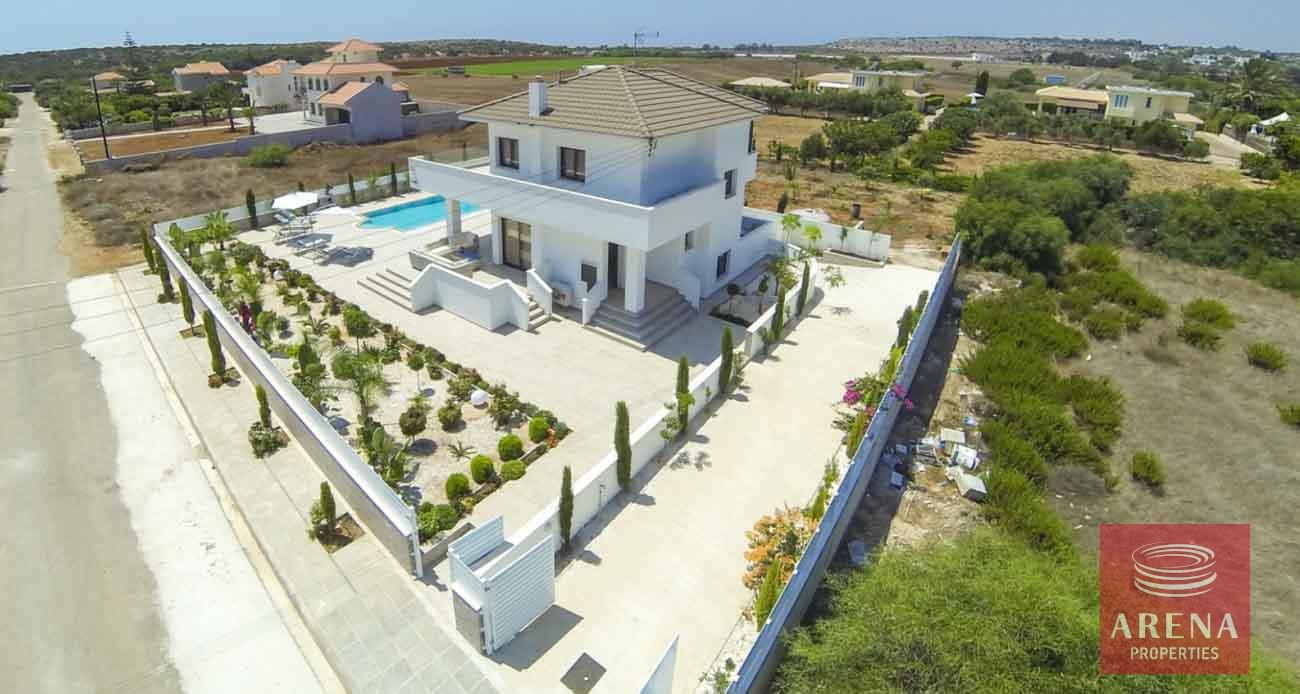 8-4-BED-VILLA-IN-CAPE-GRECO-FOR-SALE-6288
