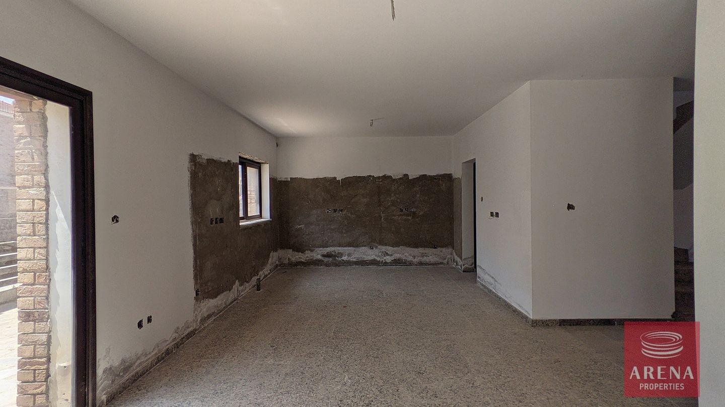 8-4-BED-VILLA-IN-KITI-7292-1