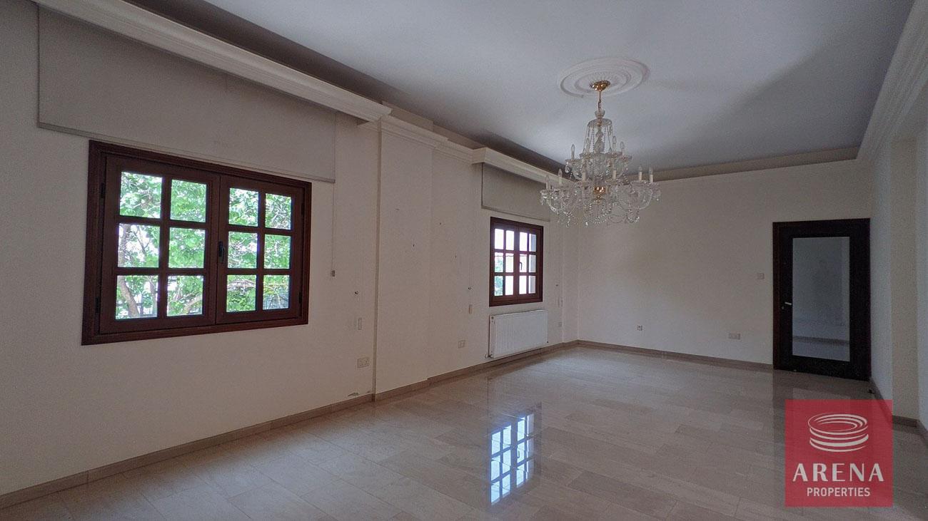 8-4-BED-VILLA-IN-OROKLINI-7481