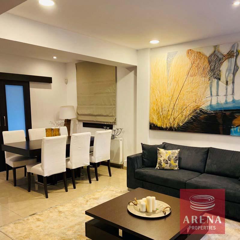 8-4-bed-link-det-villa-in-Livadia-6378