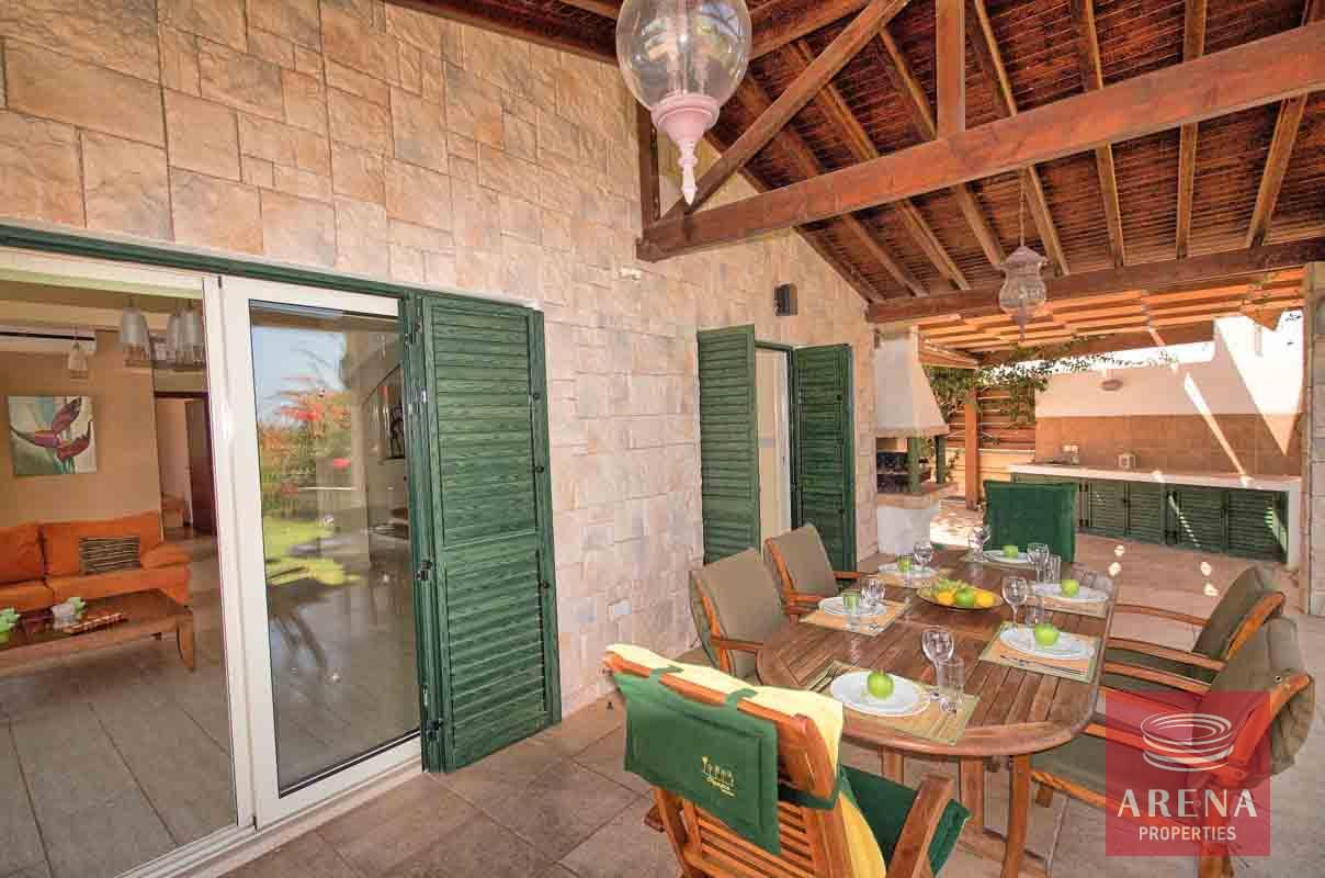 8-5-bed-villa-in-Paralimni-6482