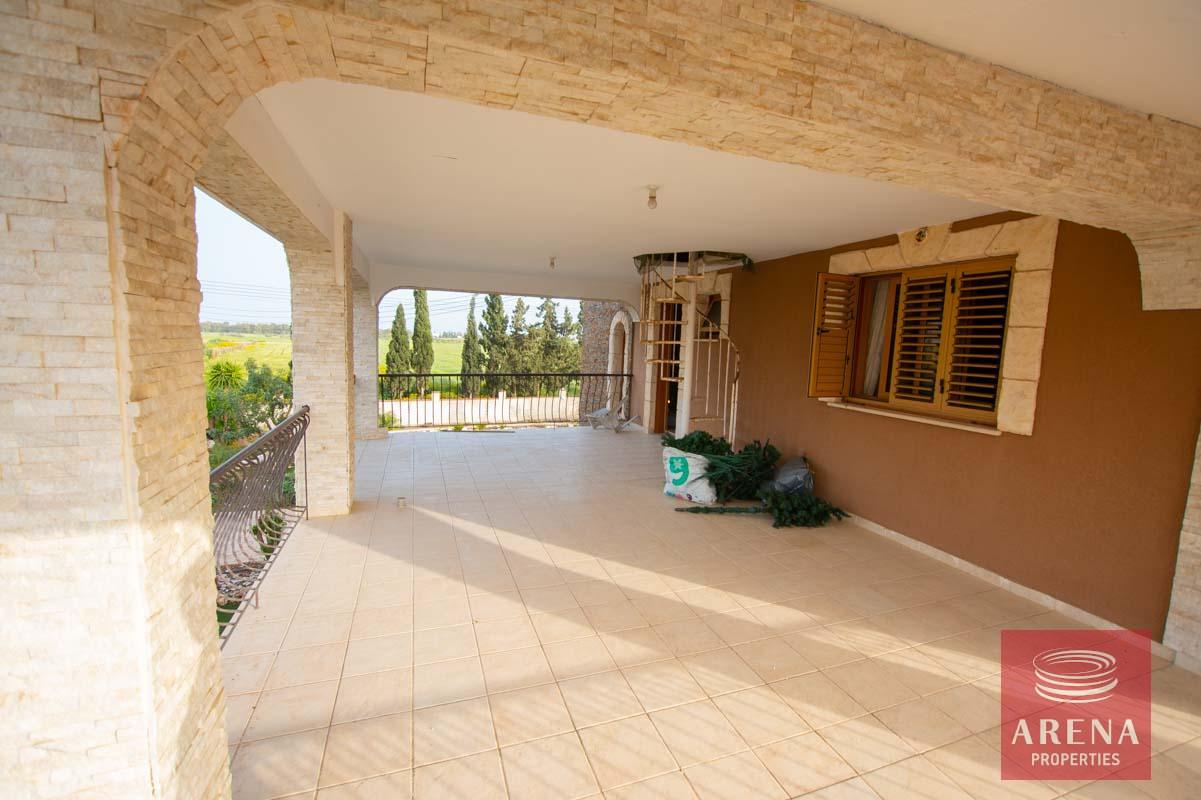8-5-bed-villa-in-Pervolia-6045-1