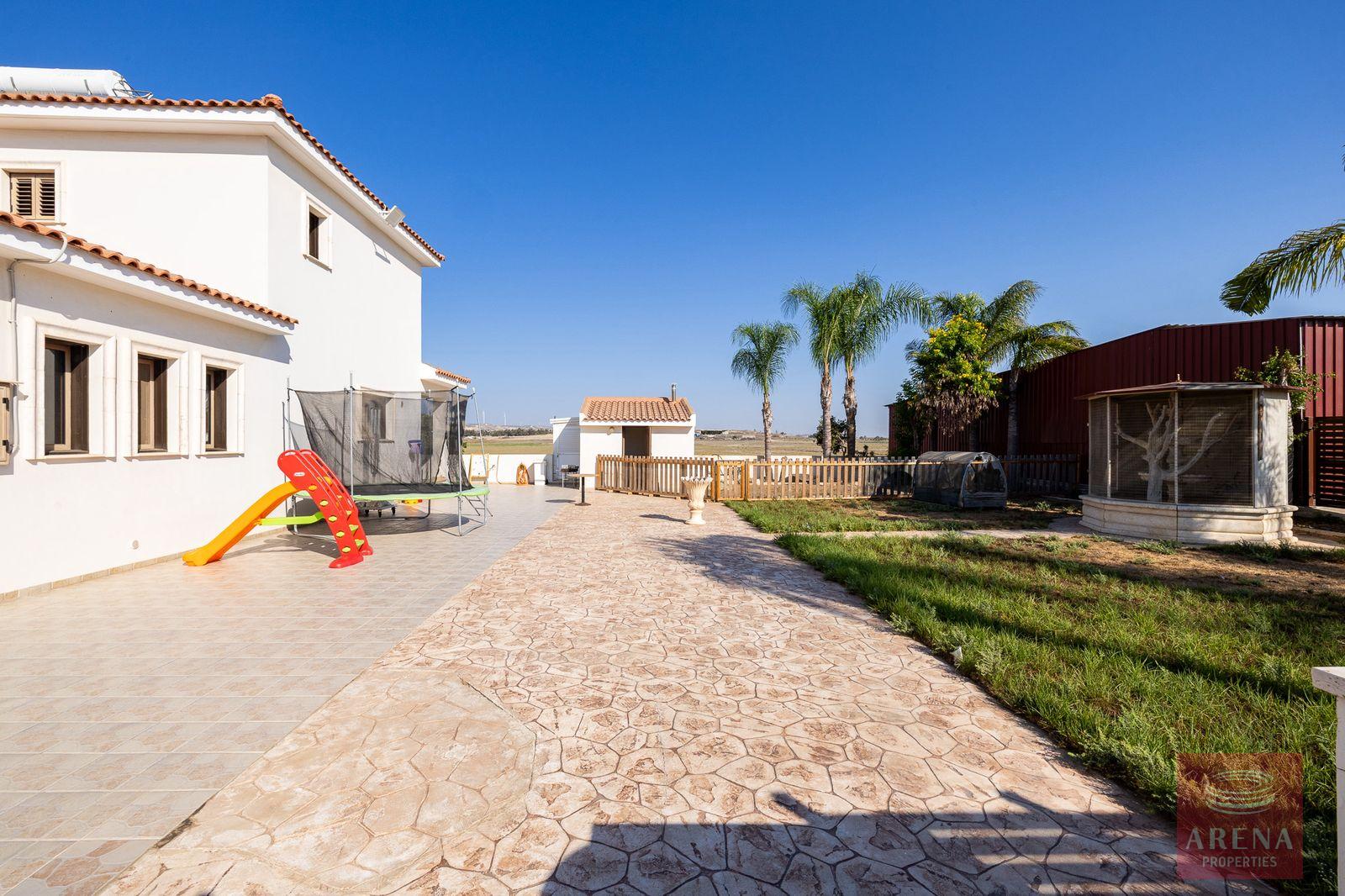 8-5-bed-villa-kiti-10152-5