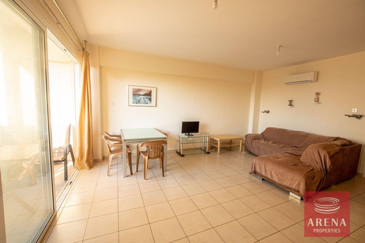 8-APT-DERYNIA-5331_0