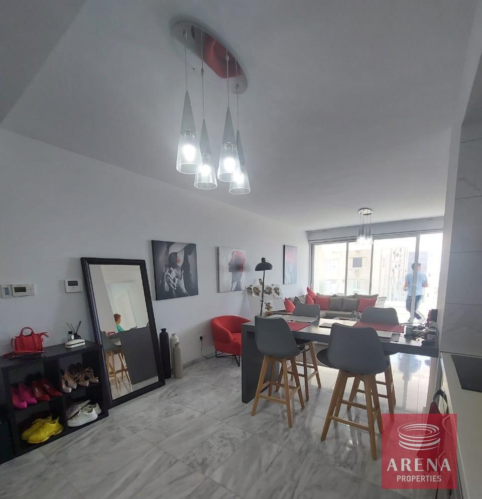 8-APT-IN-MAKENZY-8172