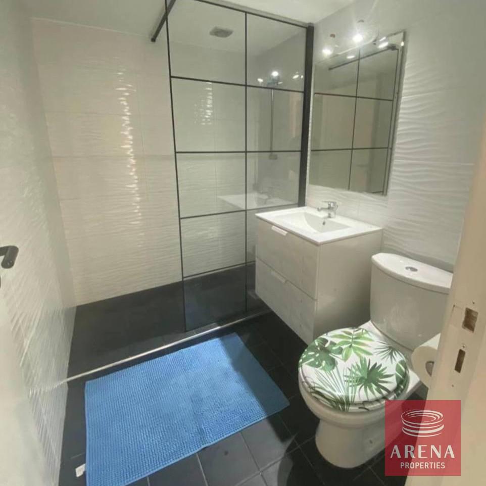 8-APT-IN-MAKENZY-8564