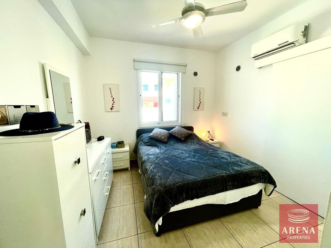 8-APT-IN-PROTARAS-9256