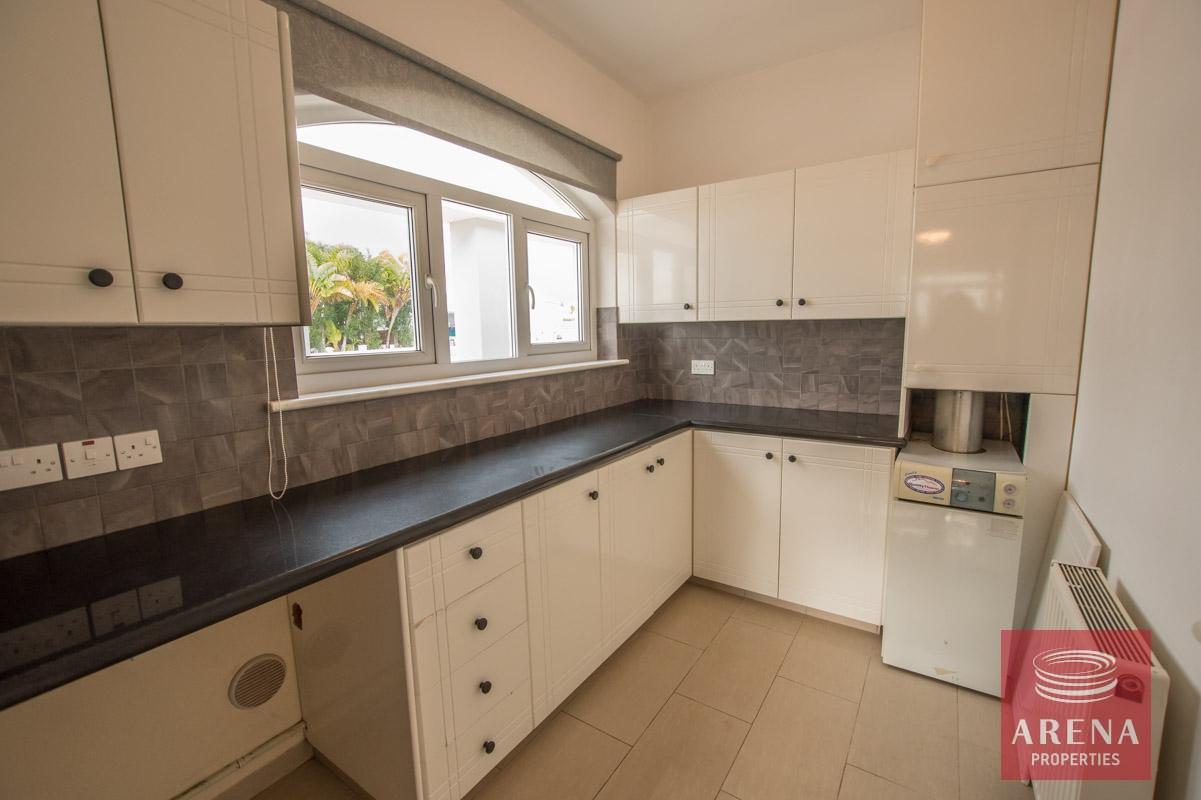 8-BUNGALOW-IN-AYIA-THEKLA