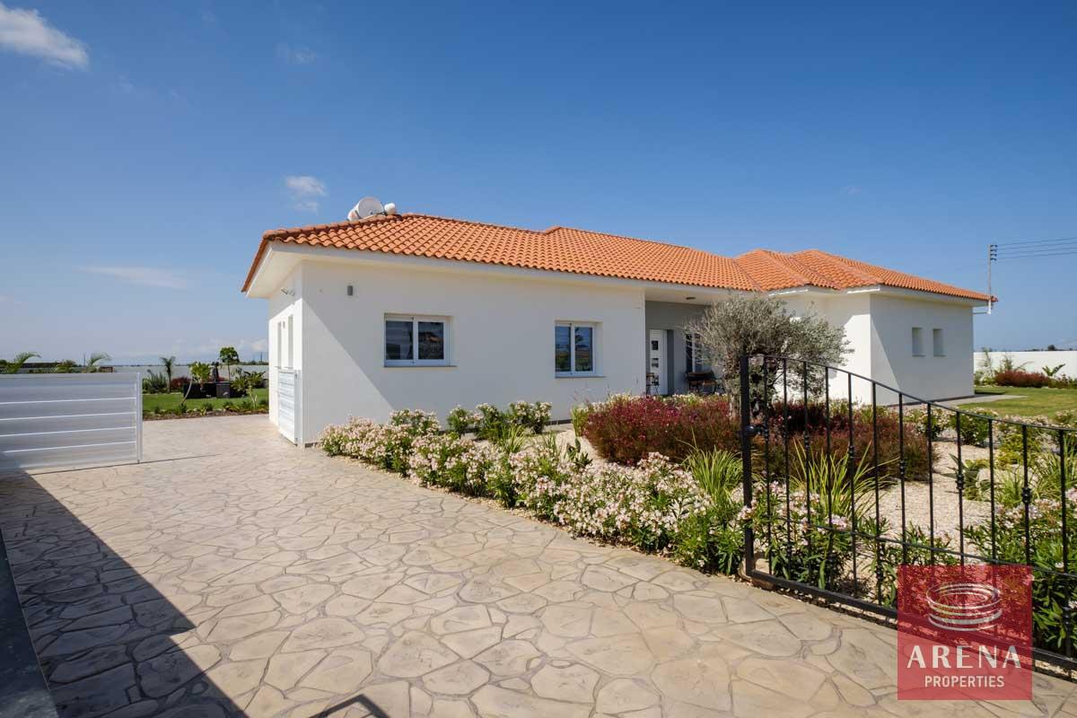 8-bungalow-vrysoulles-to-buy