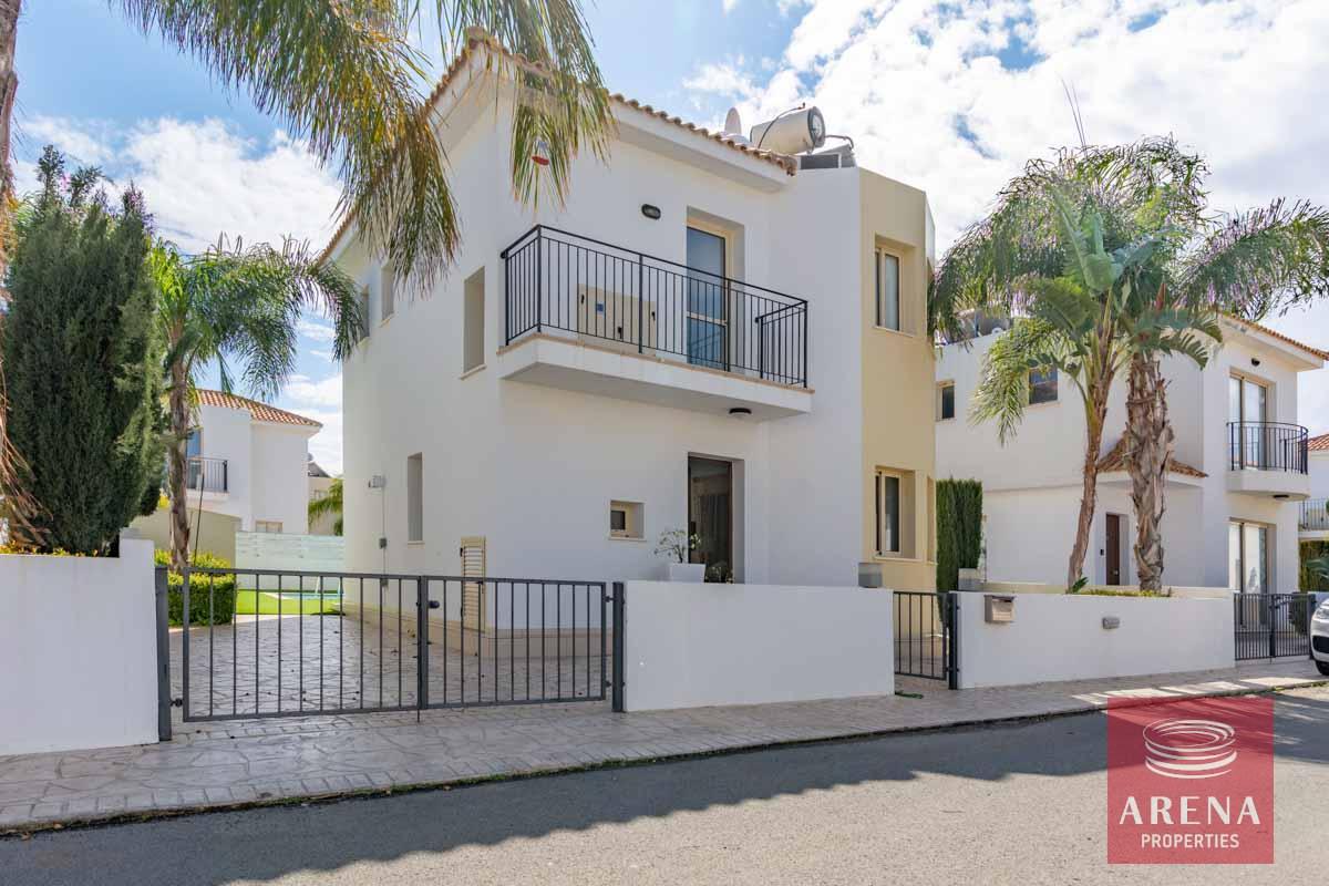 8-villa-for-sale-in-Pernera-6133