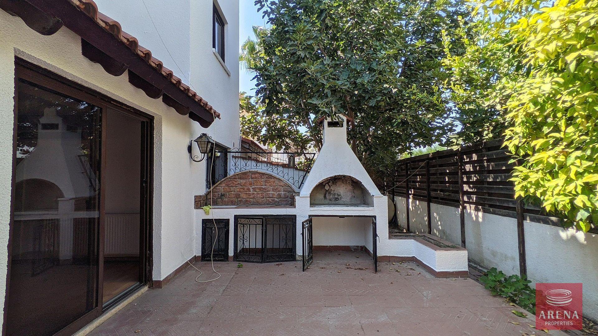 8-villa-in-oroklini-8660