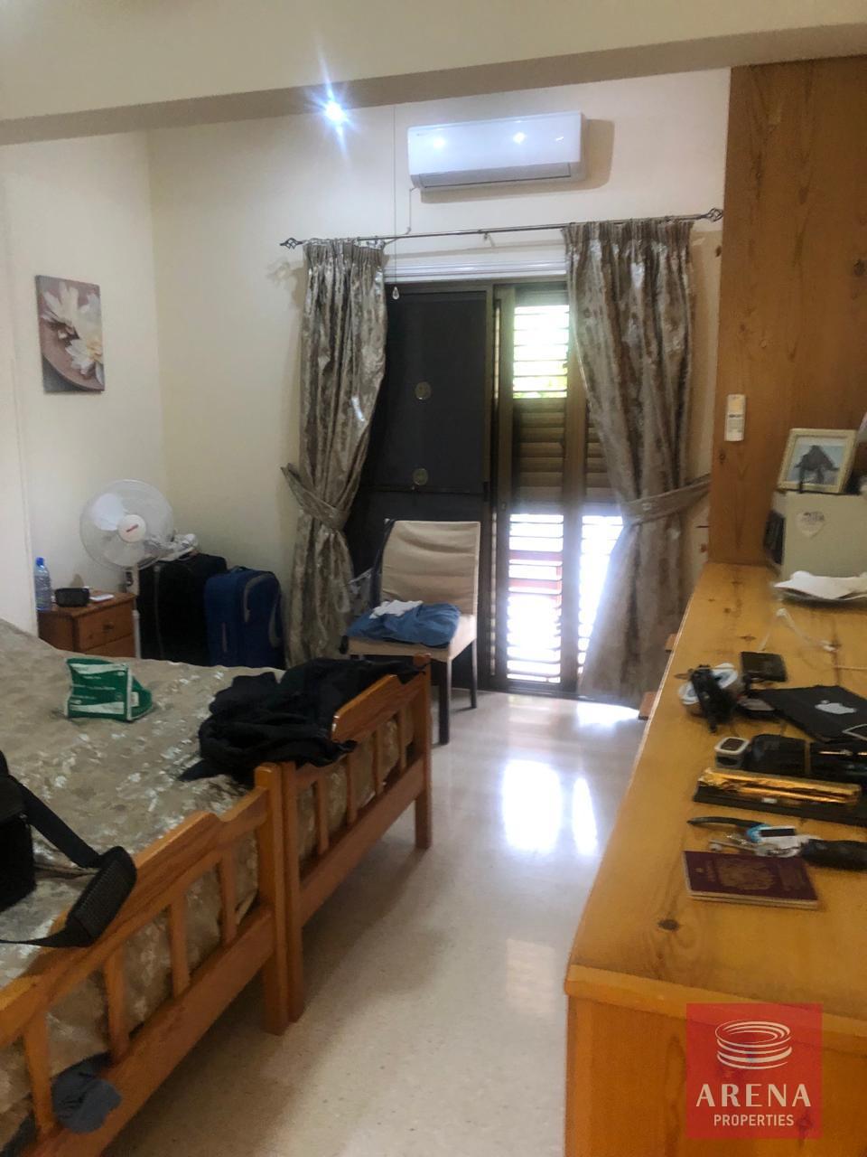 837b66f1-3cbe-458f-b9ba-0ebdc0423c88-1