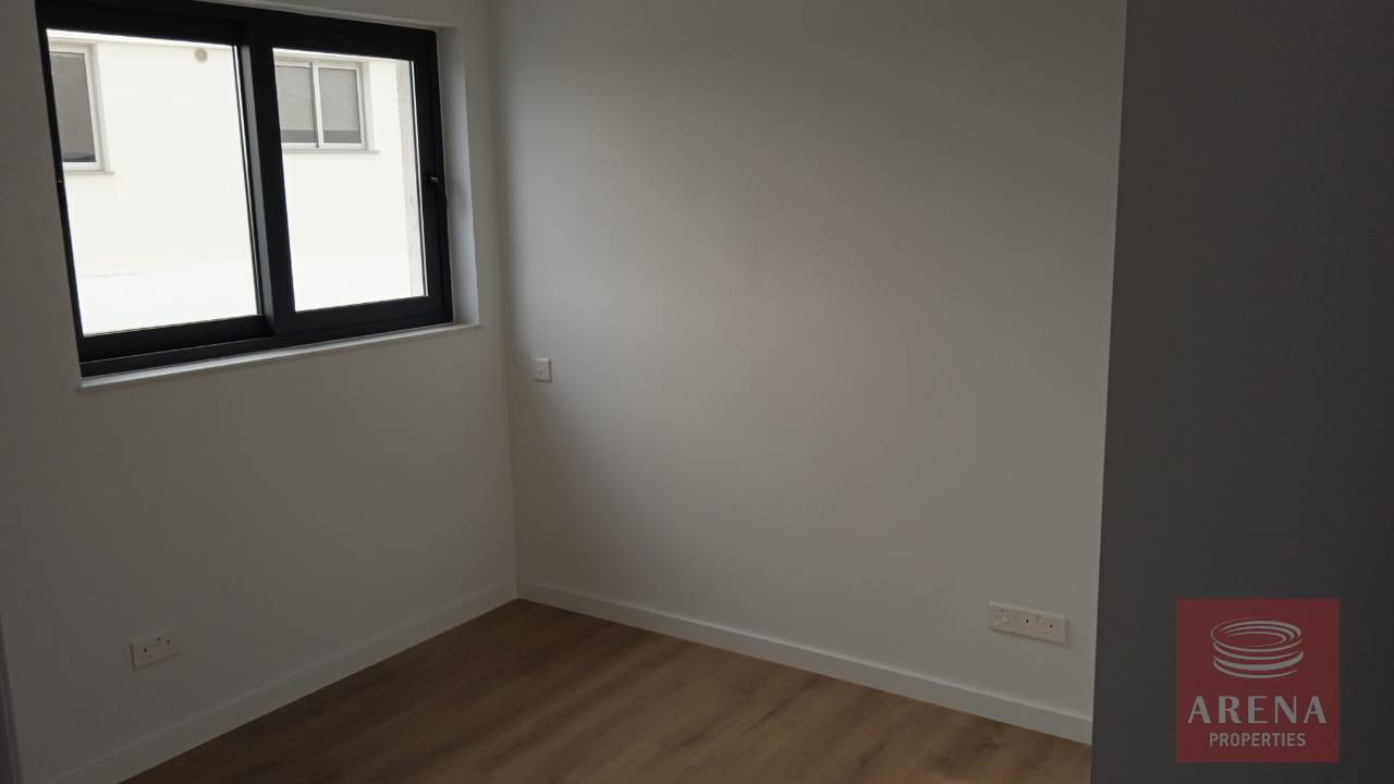 9-2-BED-APT-ARADIPPOU-9306