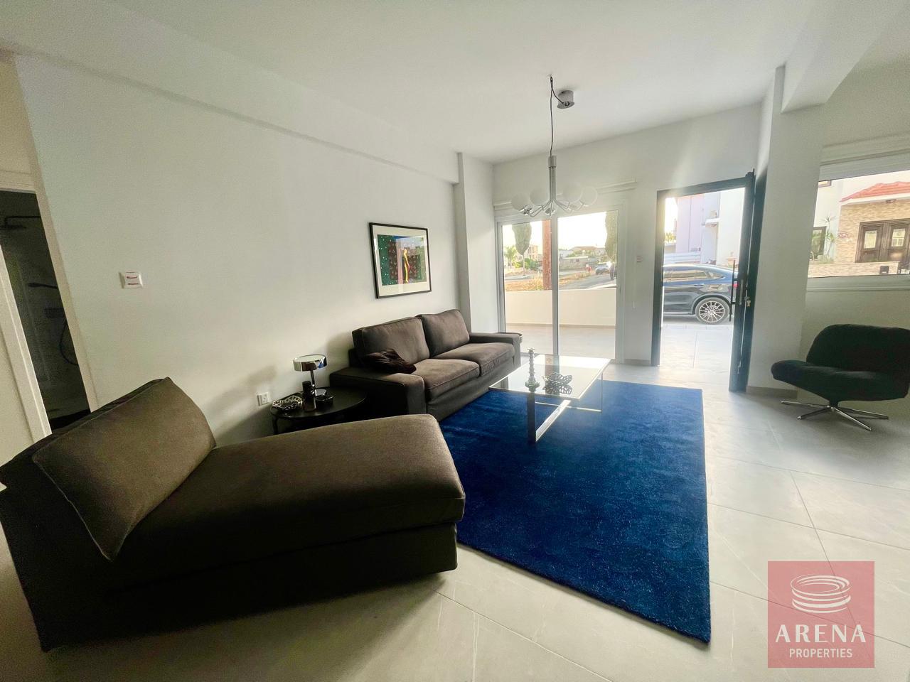 9-2-BED-APT-LIVADIA-8048-2