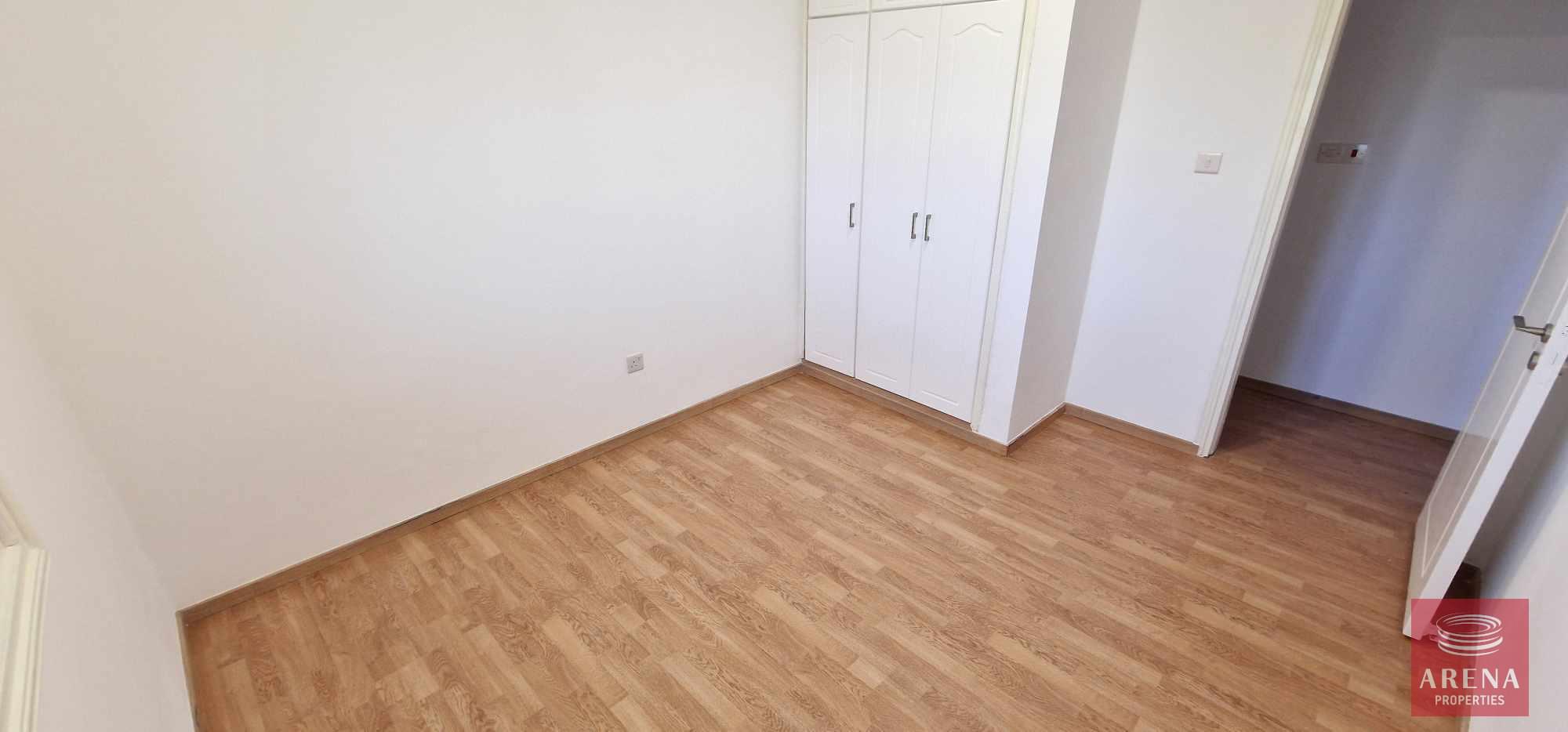 9-2-BED-APT-PARALIMNI-7348-1