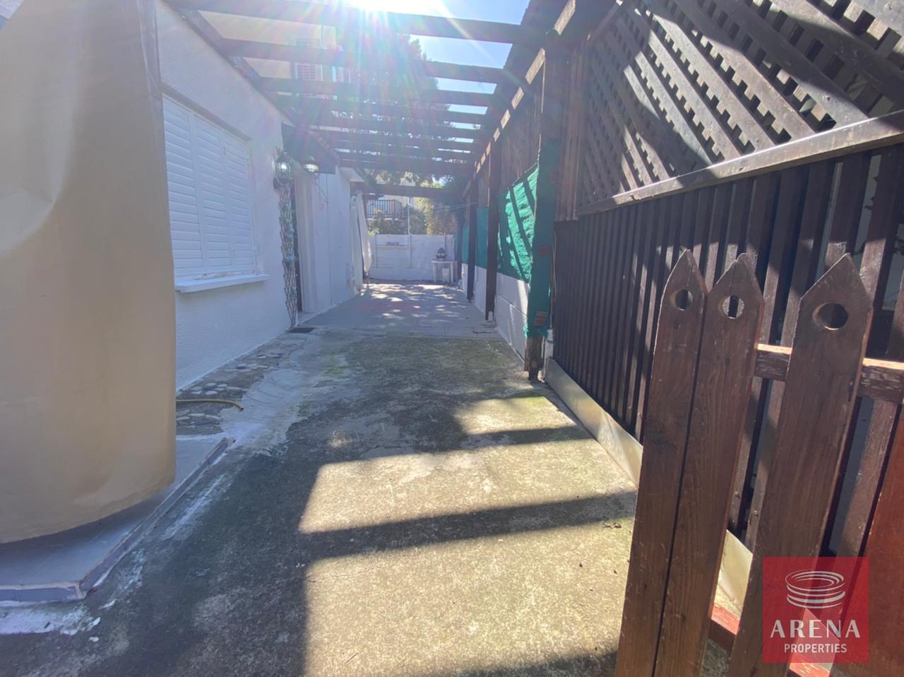 9-2-BED-HOUSE-IN-PERVOLIA-8986