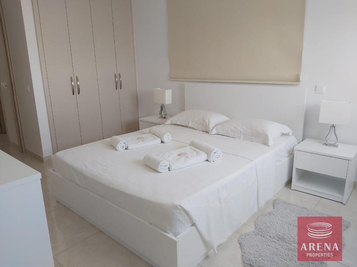 9-3-BED-APT-LARNACA-8759