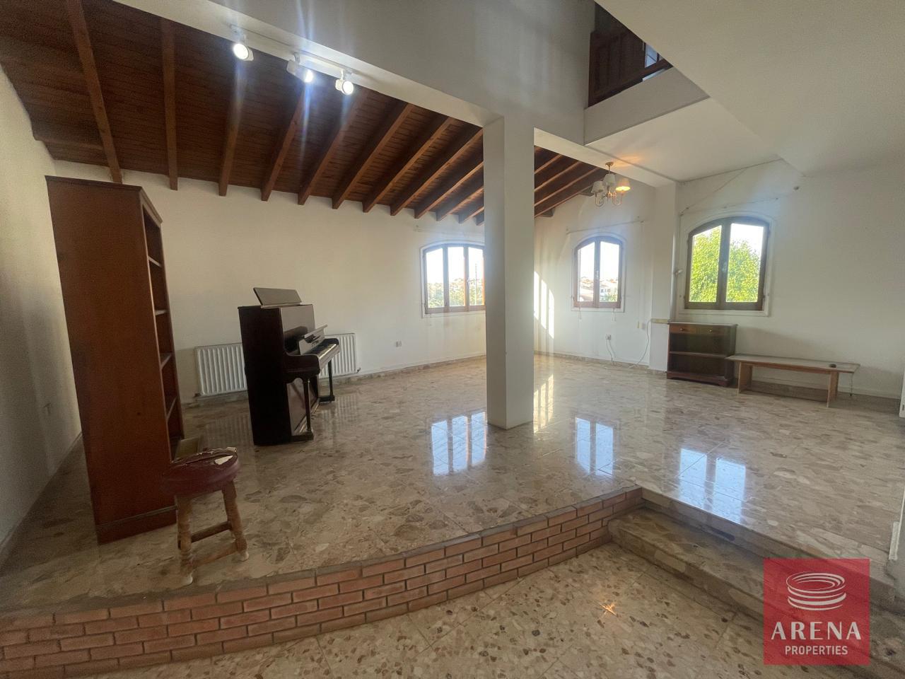 9-3-BED-HOUSE-ORMIDIA-8377