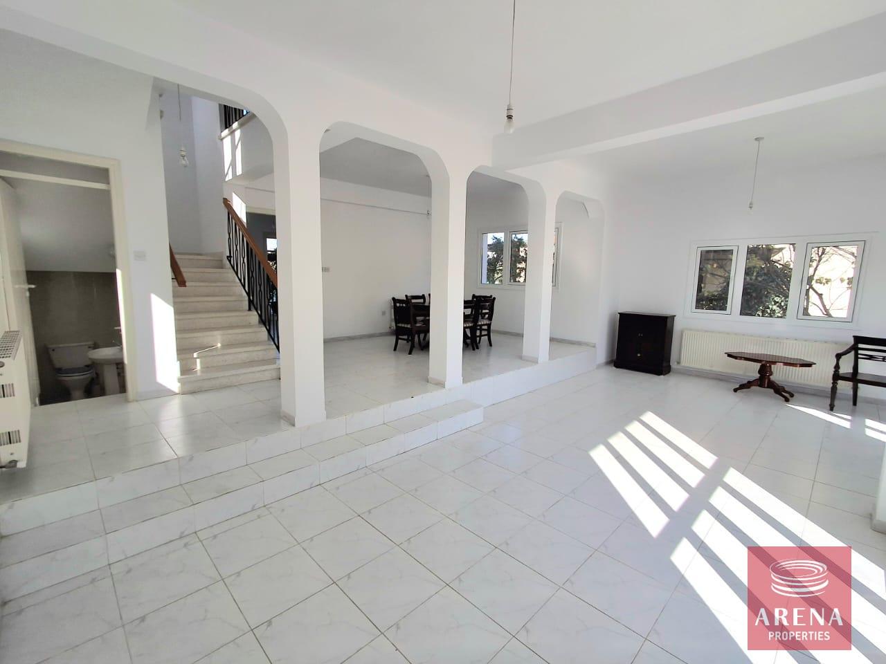 9-3-BED-VILLA-ARADIPPOU-9115