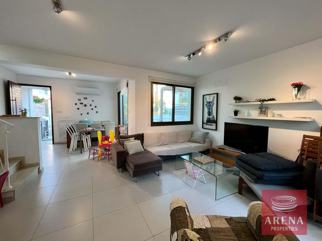 9-3-BED-VILLA-IN-AYIA-TRIADA-FOR-SALE-6582-1