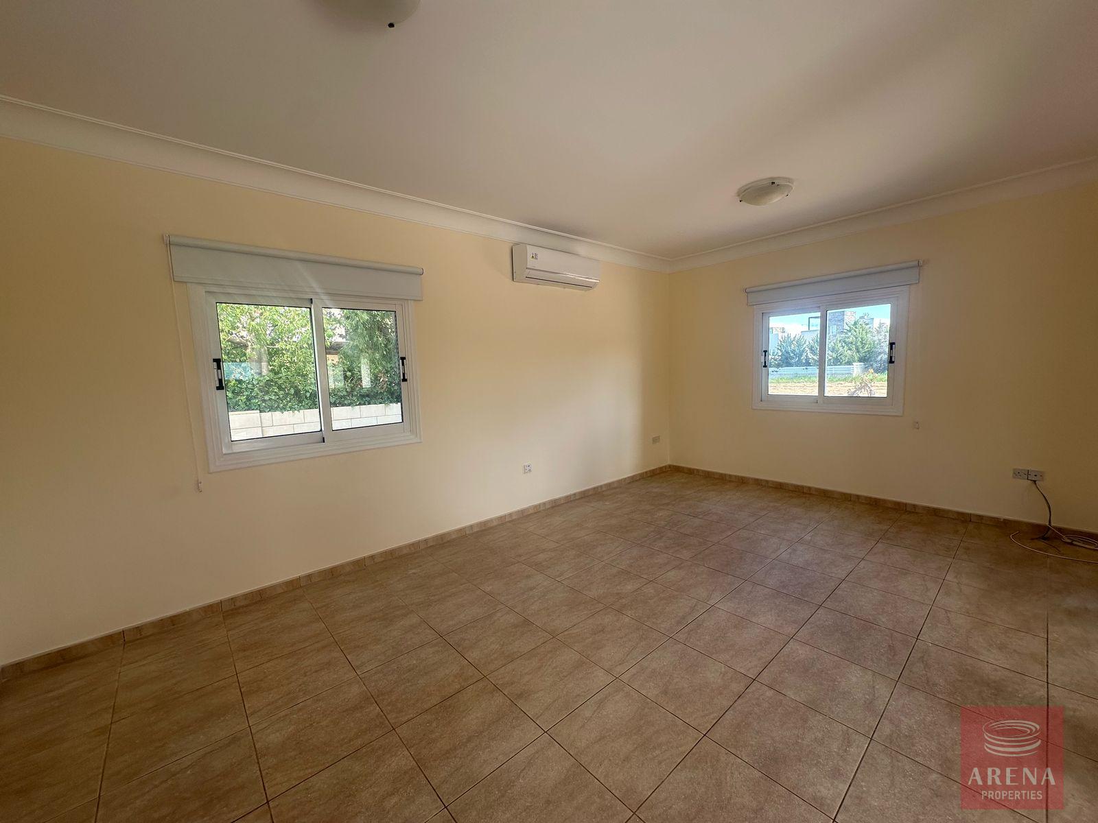 9-3-BED-VILLA-PROTARAS-9371