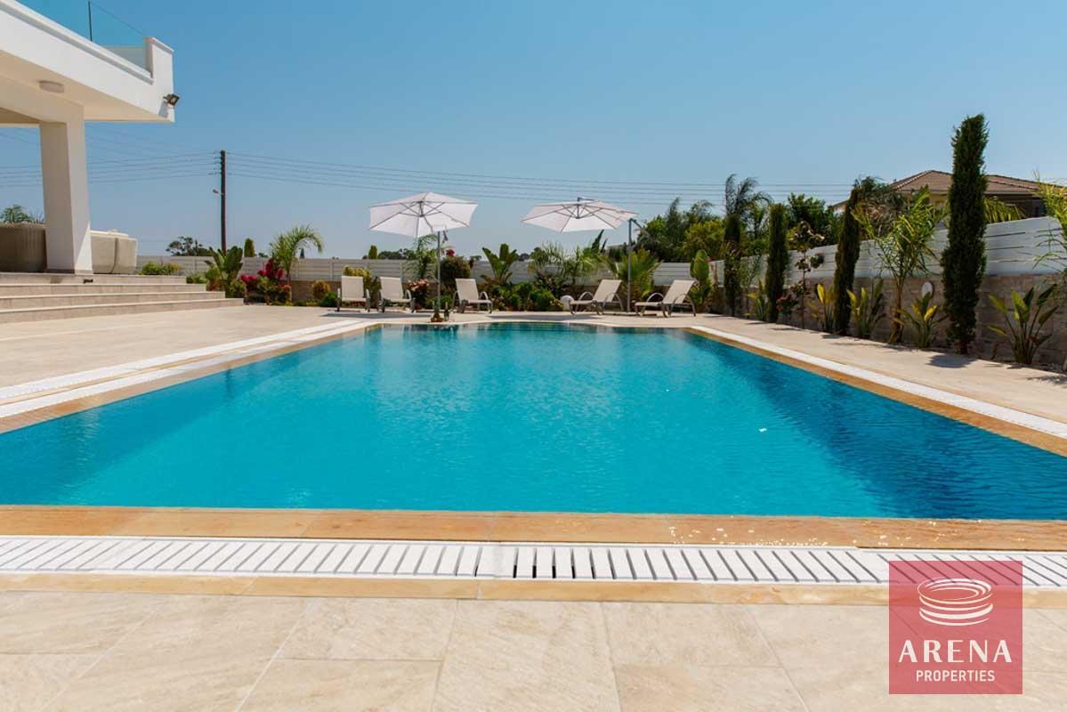 9-4-BED-VILLA-IN-CAPE-GRECO-FOR-SALE-6288