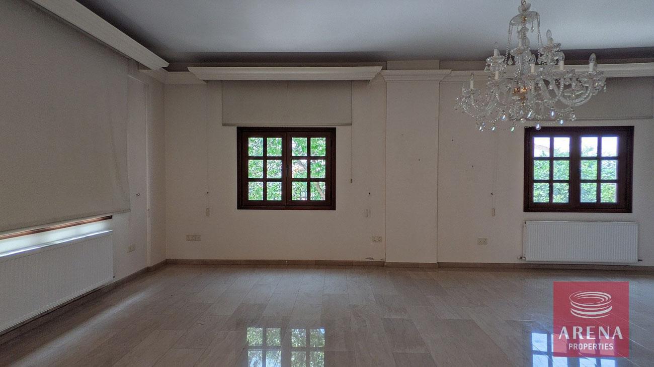 9-4-BED-VILLA-IN-OROKLINI-7481