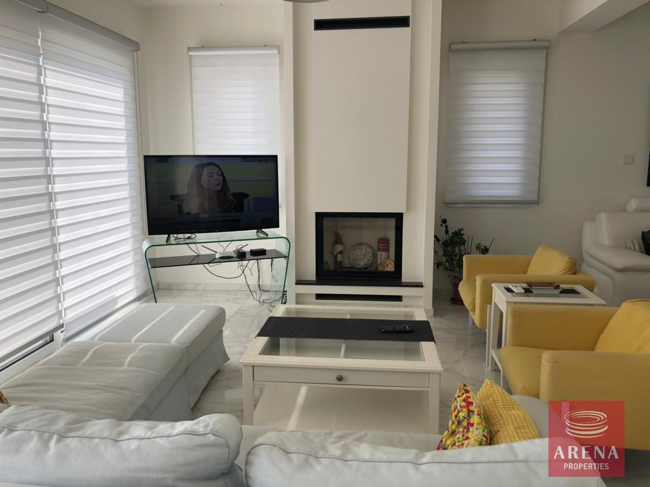 9-4-BED-VILLA-IN-PARALIMNI-7728-2