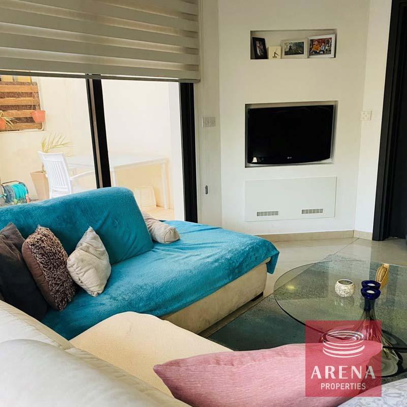 9-4-bed-link-det-villa-in-Livadia-6378