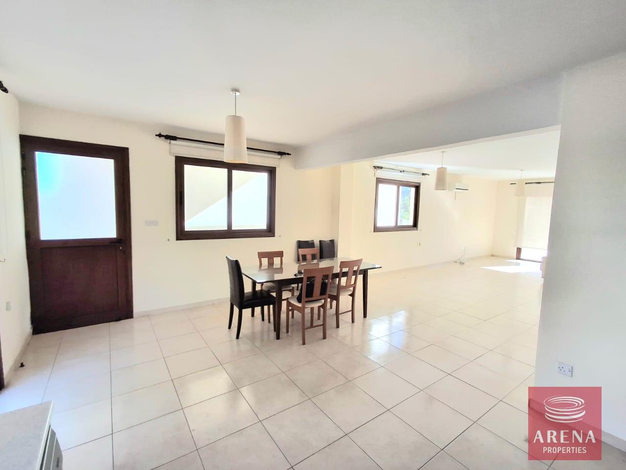 9-4-bed-villa-in-alethriko-9072