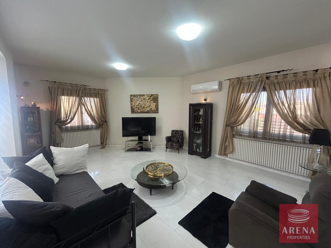 9-5-BED-VILLA-IN-LARNACA-8878