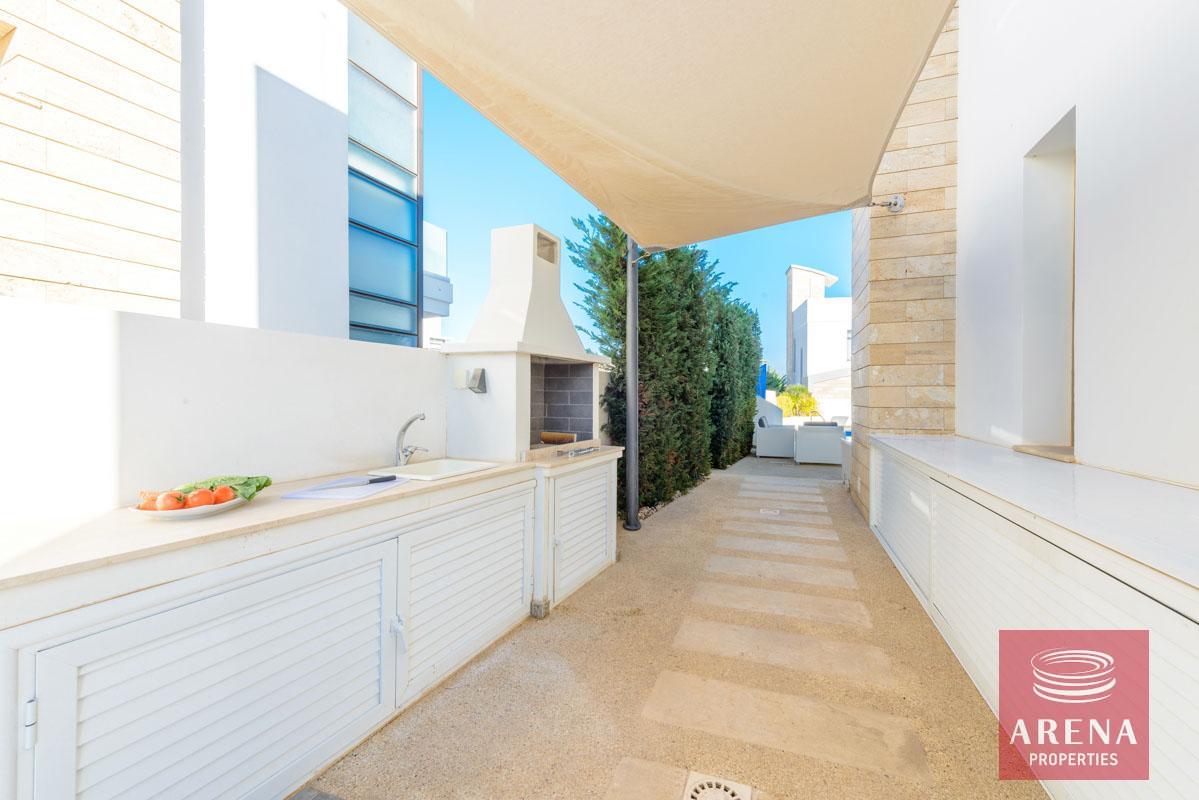 9-6-BED-VILLA-PROARAS-8444